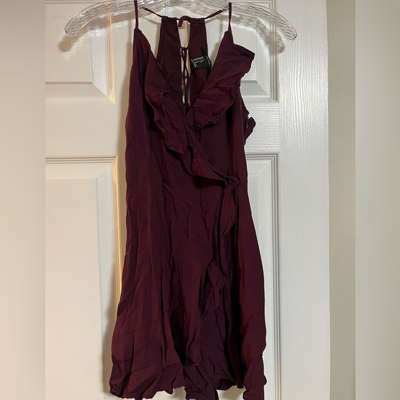 Forever 21 Dresses & Skirts - FOREVER 21 Elegant Burgundy Ruffle Dress